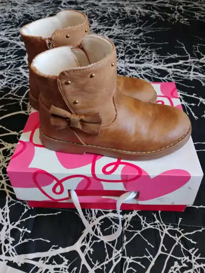 Botas de cuero marrón con lazo para niña - miniatura 1