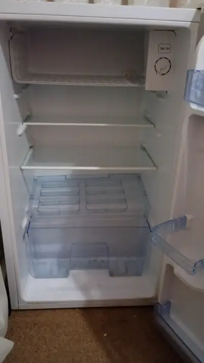 Refrigerador compacto Hisense blanco - miniatura 2