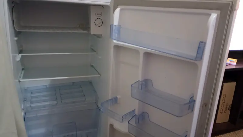 Refrigerador compacto Hisense blanco - 3