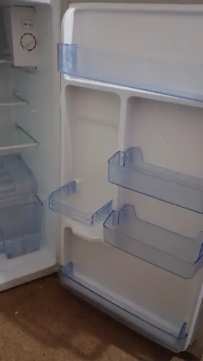 Refrigerador compacto Hisense blanco - miniatura 4