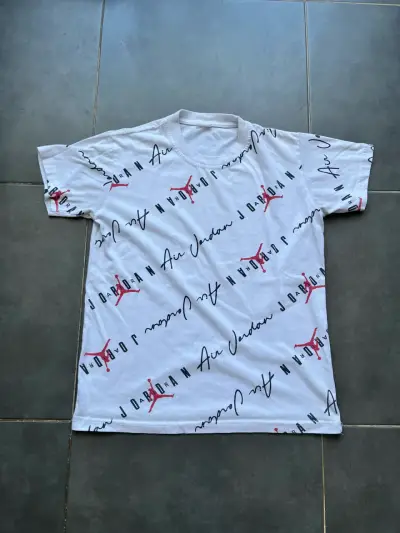 Polera Air Jordan blanca estampada - miniatura 1