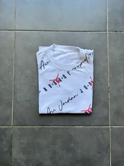 Polera Air Jordan blanca estampada - miniatura 2