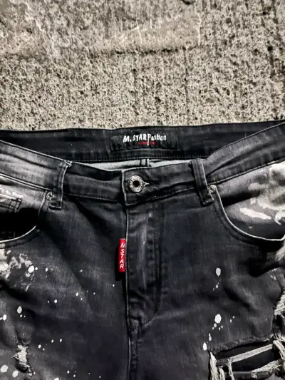 Bermudas de mezclilla negras desgastadas - miniatura 2