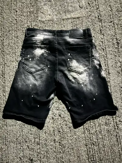 Bermudas de mezclilla negras desgastadas - miniatura 3