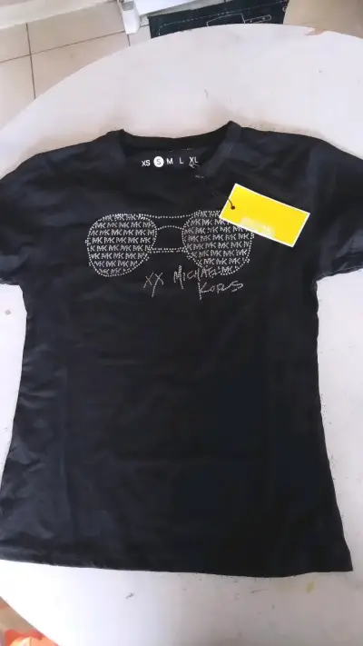 Pack de poleras de diseñador negras - miniatura 4