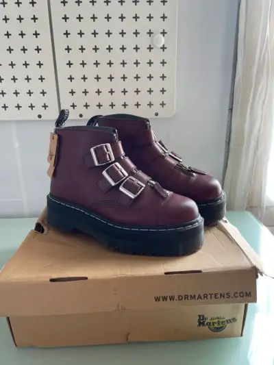Botines  Dr. Martens de cuero burdeos con hebillas - miniatura 1