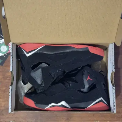 Zapatillas deportivas negras y rojas Jordan - miniatura 1