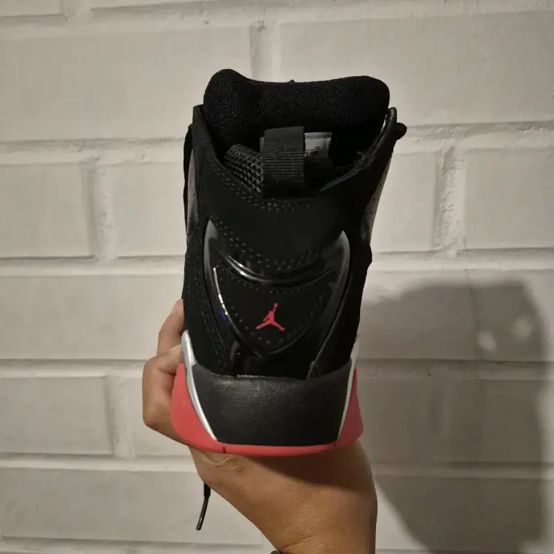 Zapatillas deportivas negras y rojas Jordan - 4