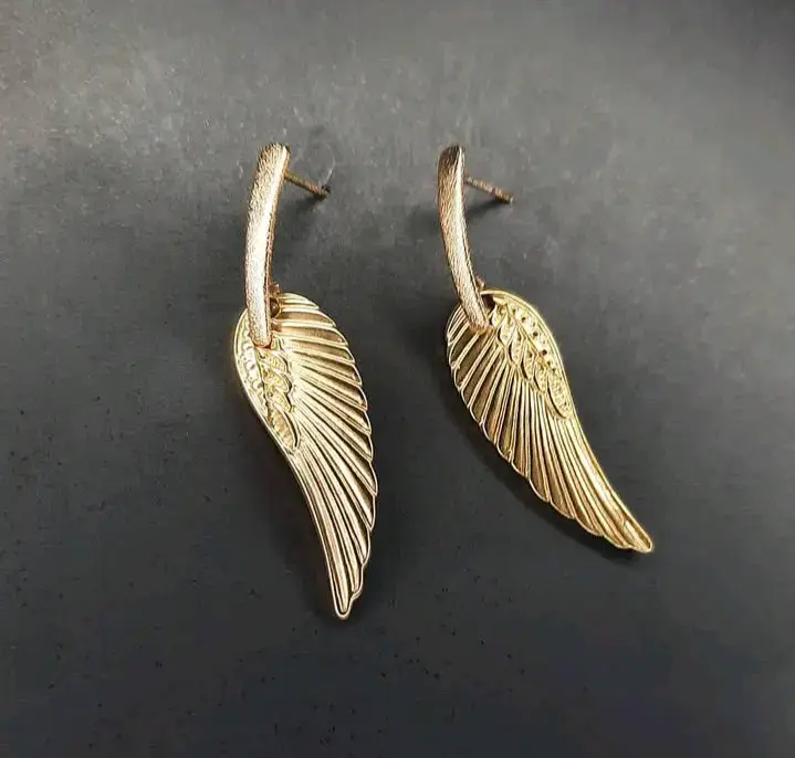 Aros colgantes con conchas y piedras verdes - 2