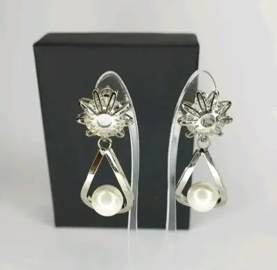 Aros colgantes con conchas y piedras verdes - miniatura 3