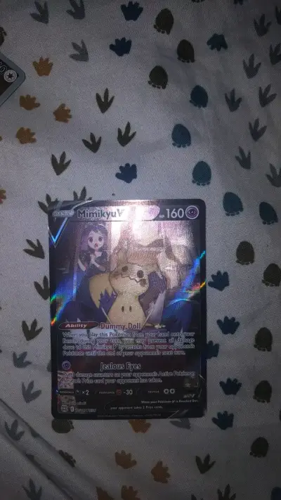 Carta Pokémon Mimikyu V holográfica - miniatura 1