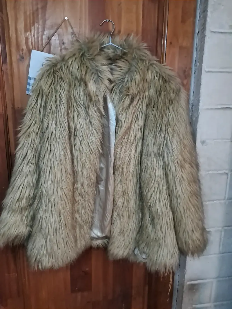 Chaqueta de piel sintética beige para mujer - 2
