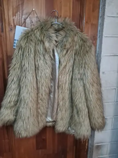 Chaqueta de piel sintética beige para mujer - miniatura 2