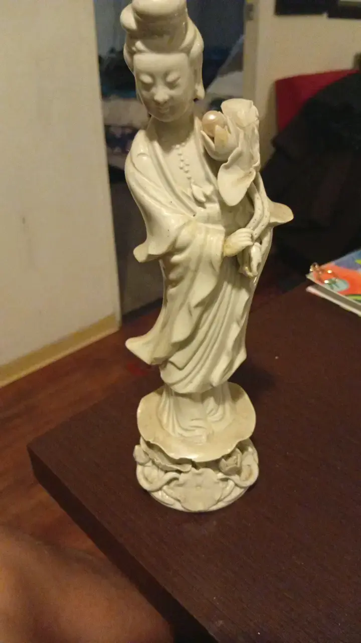 Estatua de porcelana de figura oriental