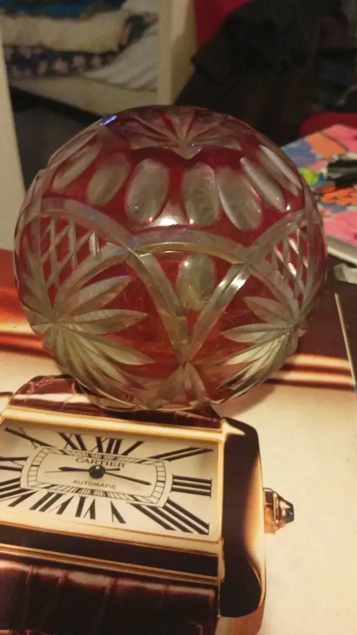 Florero de cristal tallado rojo vintage