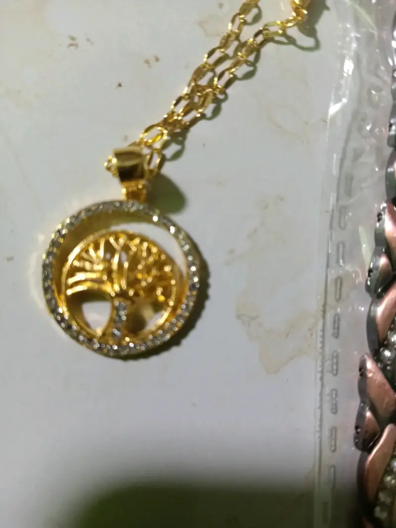 Set de pulseras y collares variados - 5