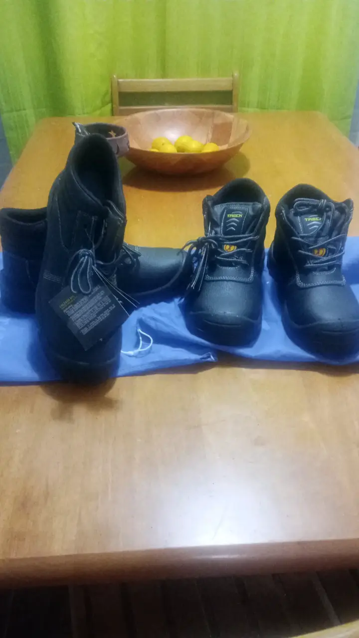 Botas de seguridad negras con etiqueta - 2