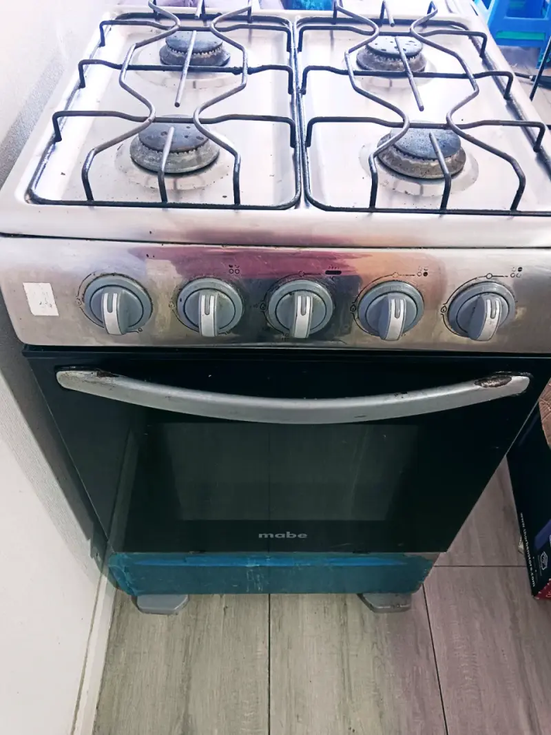 Cocina a gas Mabe de 4 quemadores