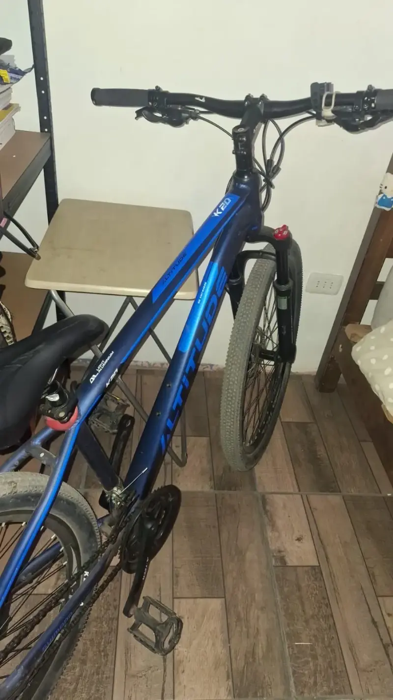Bicicleta montaña Altitude azul con suspensión - 1