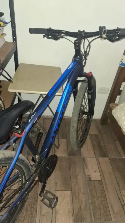 Bicicleta montaña Altitude azul con suspensión - miniatura 1