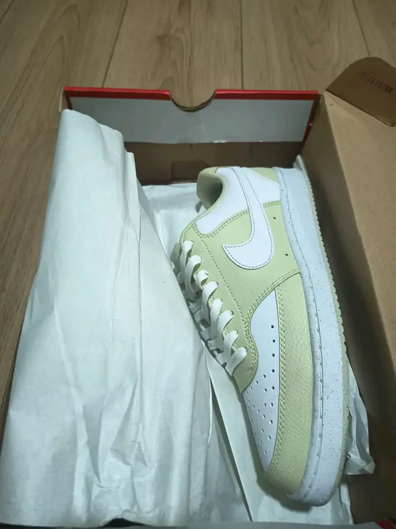 Zapatillas deportivas blancas y beige nuevas - 1