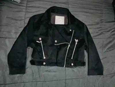 Chaqueta biker negra con cierres metálicos - miniatura 2