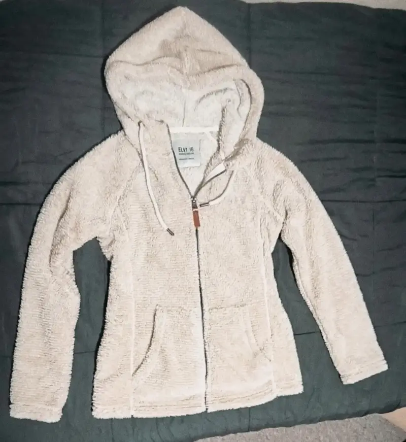 Chaqueta de felpa con capucha Elvi beige