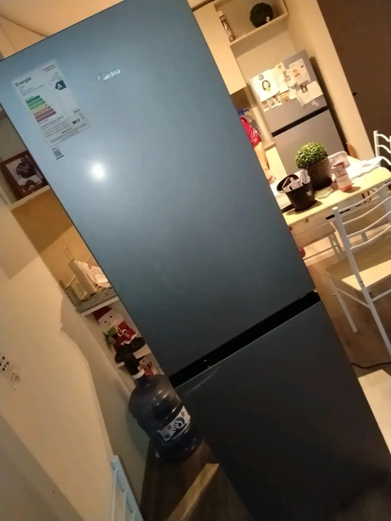 Refrigerador Midea gris con eficiencia energética A - 1