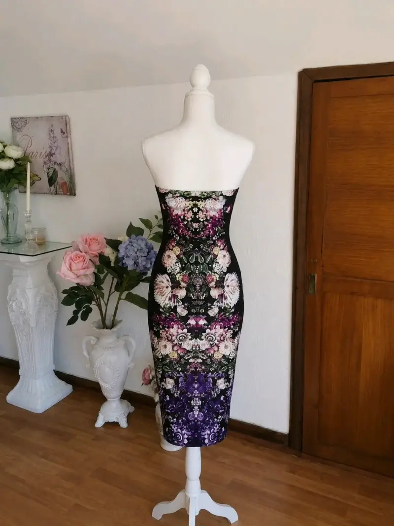 Vestido tubo floral sin tirantes elegante - 2