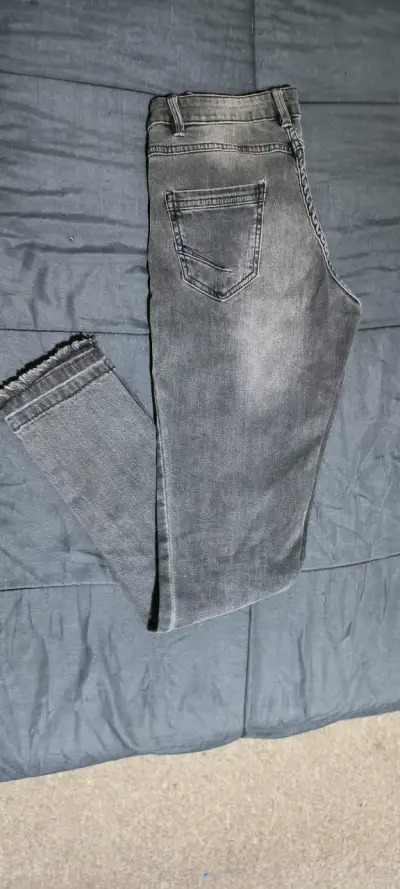 Jeans gris desgastado para mujer - miniatura 1
