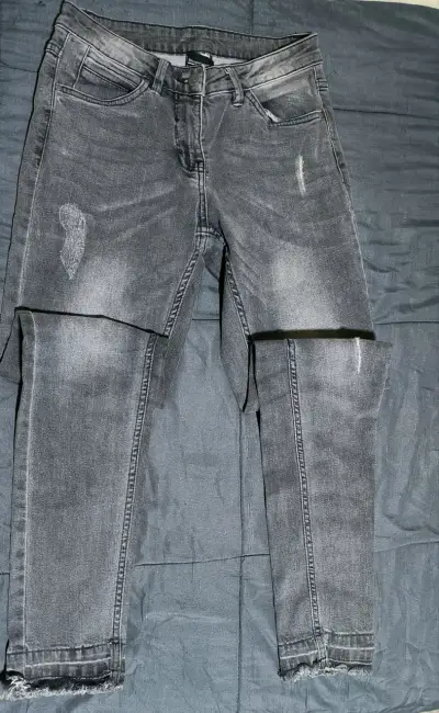 Jeans gris desgastado para mujer - miniatura 2