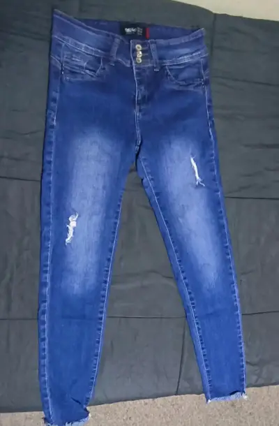 Jeans azul desgastado para mujer - miniatura 1