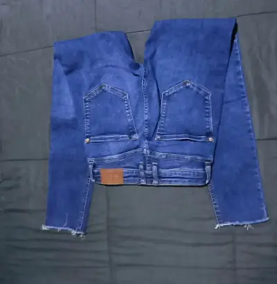 Jeans azul desgastado para mujer - miniatura 2
