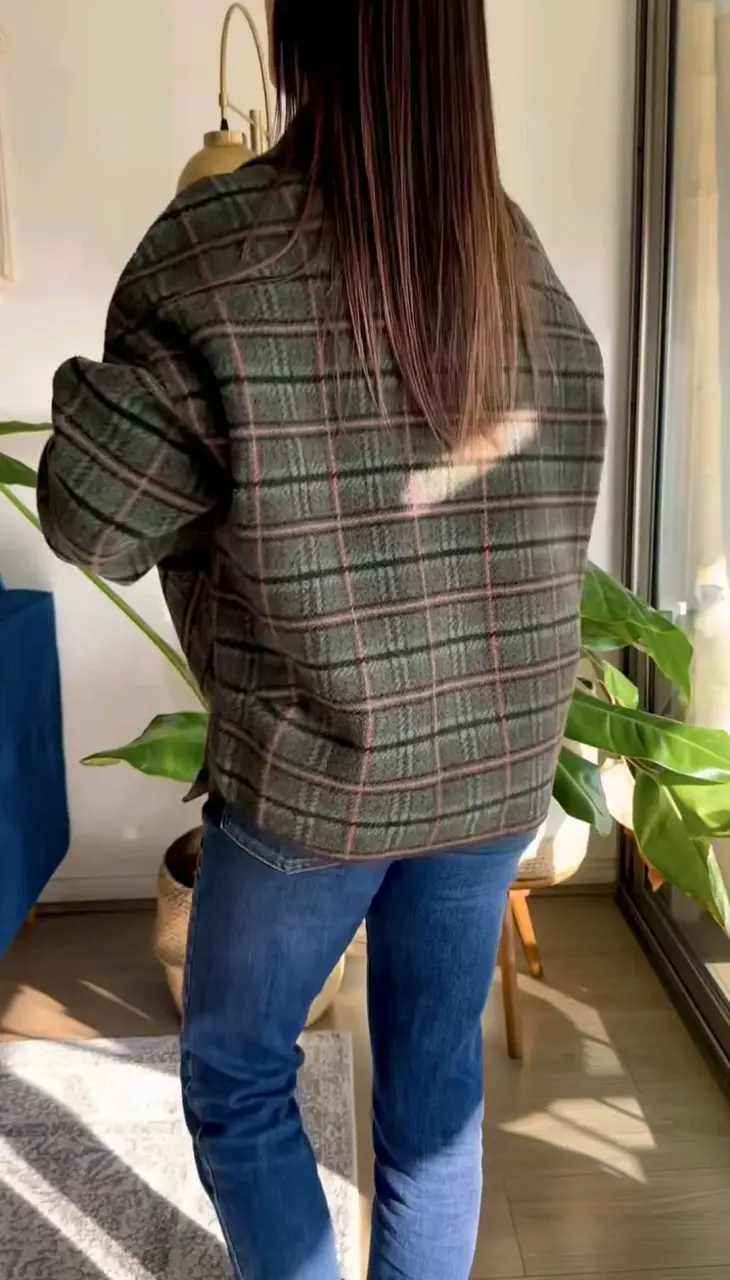 Abrigo de cuadros verde estilo casual - 4
