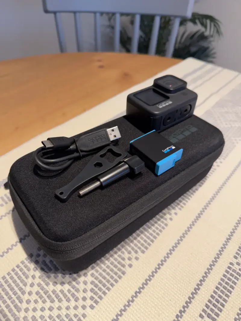 Cámara GoPro Hero 9 Black con accesorios y estuche - 1