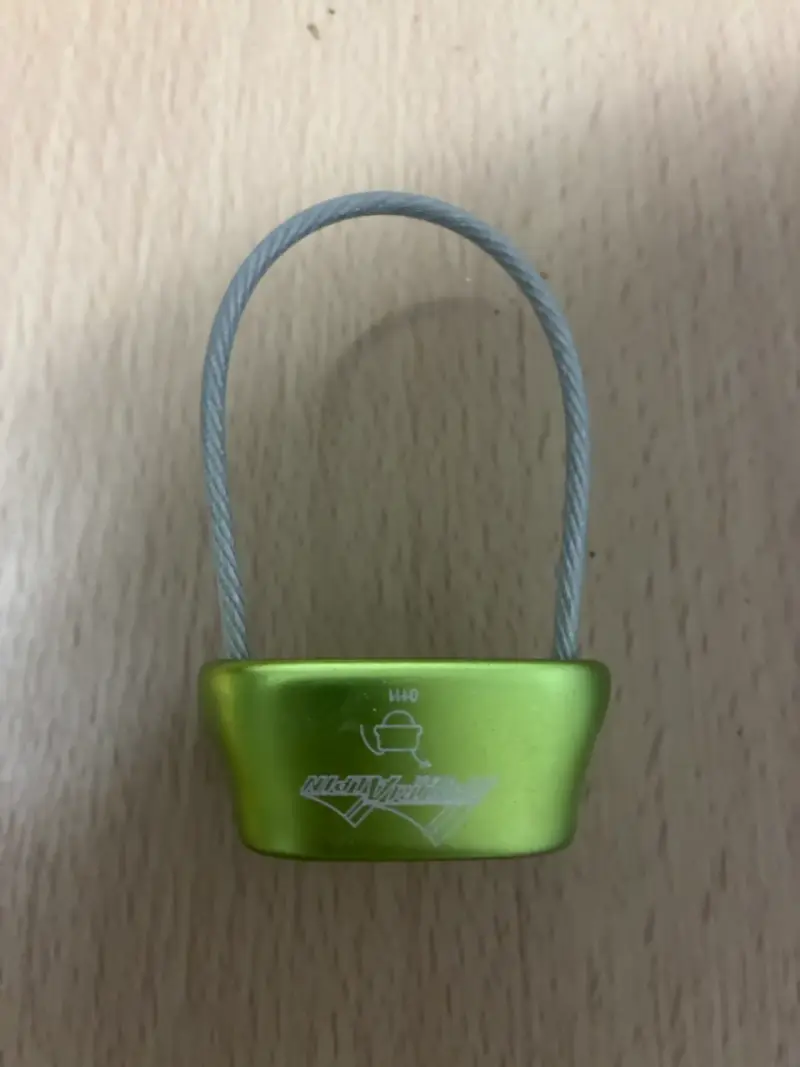 Dispositivo de aseguramiento de escalada verde