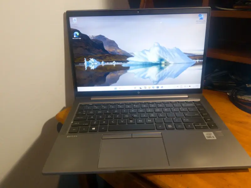 Laptop HP ZBook gris en buen estado - 2