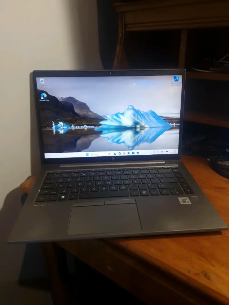 Laptop HP ZBook gris en buen estado - 3