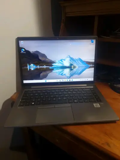 Laptop HP ZBook gris en buen estado - miniatura 3