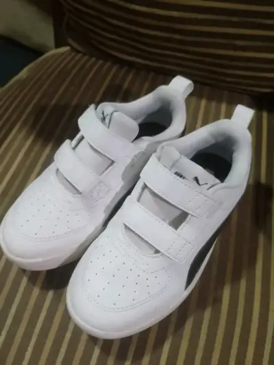Zapatillas blancas con velcro para niños - miniatura 2