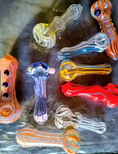 Pipas de vidrio coloridas para fumar - miniatura 1