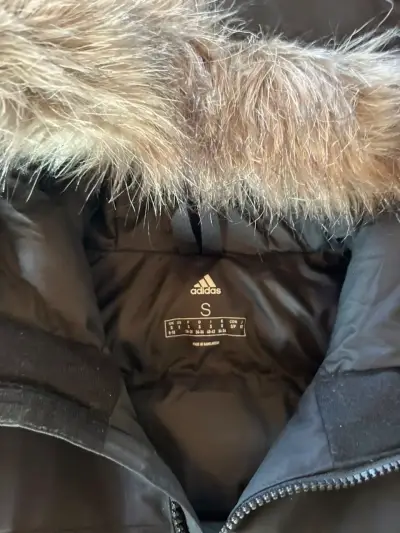 Parka negra con capucha de piel sintética S - miniatura 3