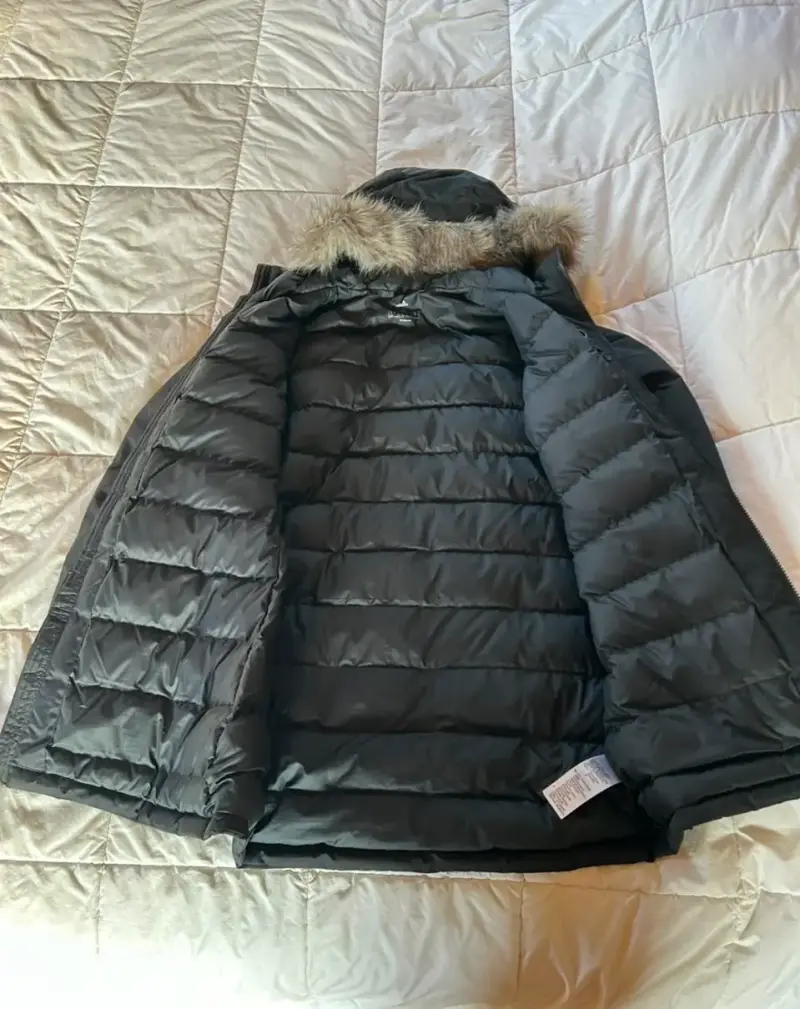 Parka negra con capucha de piel sintética S - 5