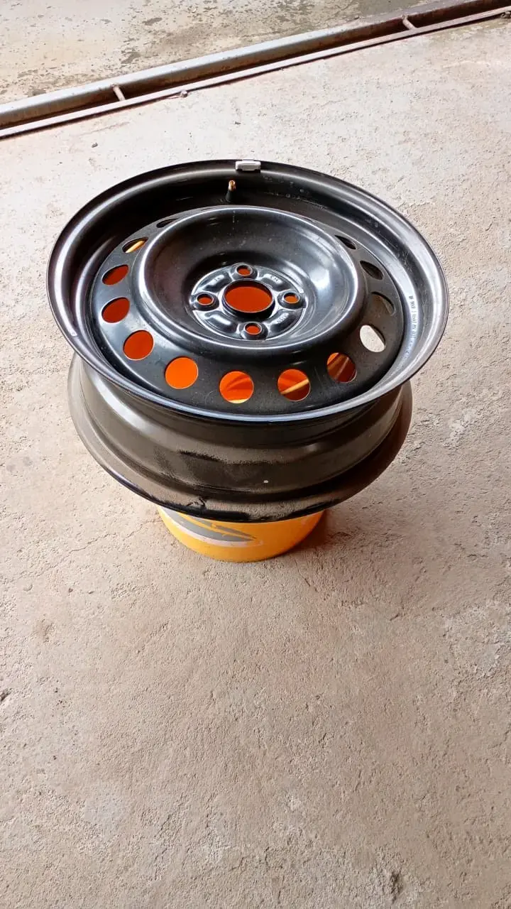 Llanta de acero negra para auto - 3
