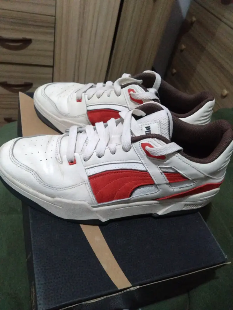 Zapatillas deportivas Puma blancas y rojas - 1