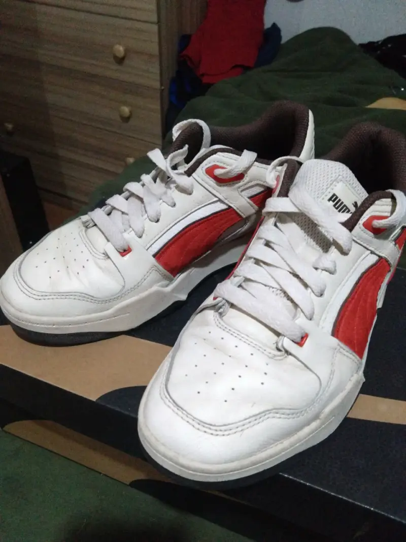 Zapatillas deportivas Puma blancas y rojas - 2
