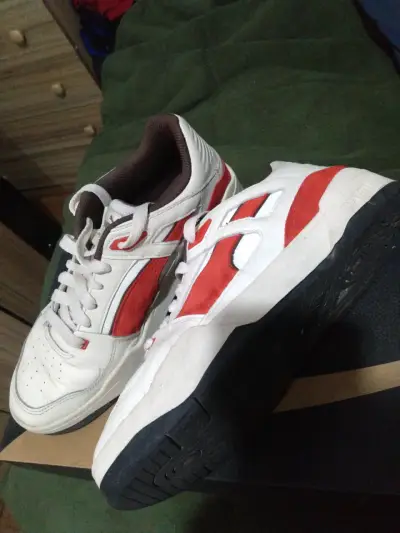 Zapatillas deportivas Puma blancas y rojas - miniatura 3