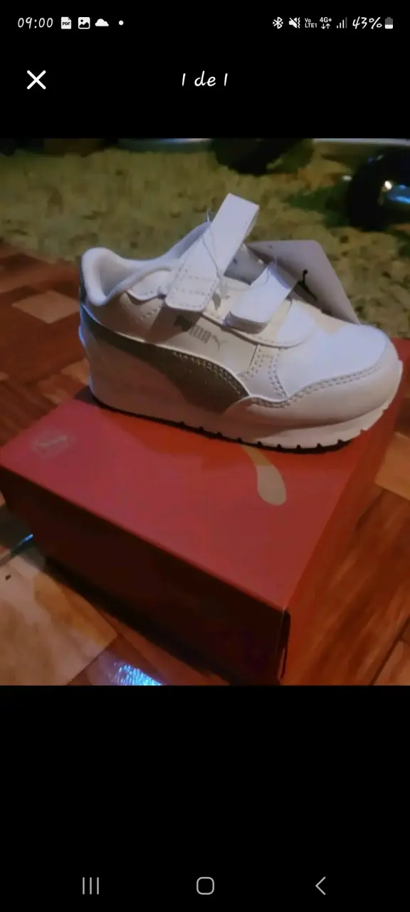 Zapatillas blancas Puma para niña
