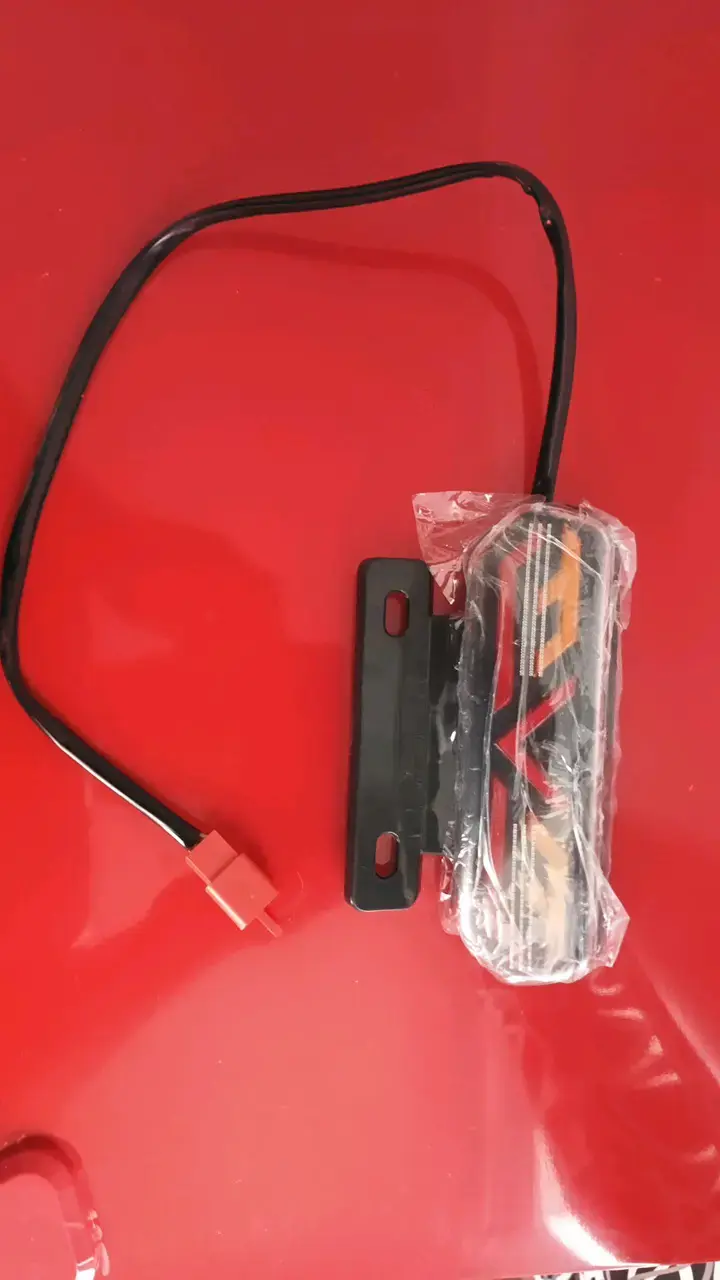 Luz trasera LED para moto con soporte - 1