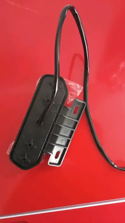 Luz trasera LED para moto con soporte - miniatura 2